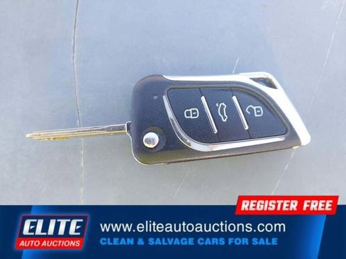 Used 2019 Toyota Camry SE image 22