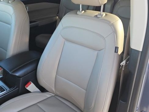 Used 2021 Ford Explorer XLT w/ Equipment Group 202A image 14