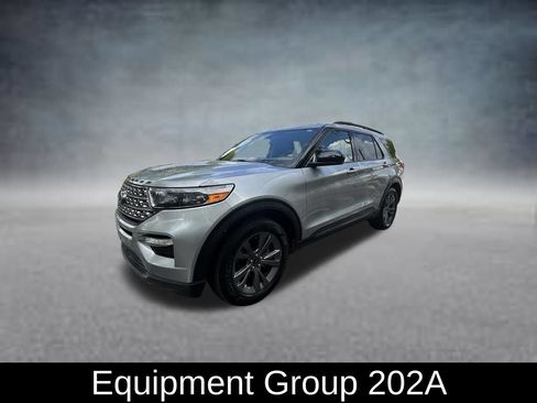 Used 2023 Ford Explorer XLT w/ Equipment Group 202A RWD image 3