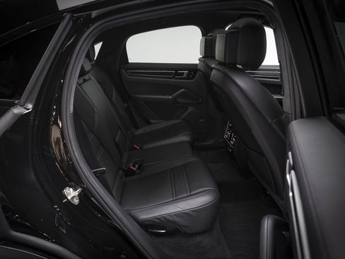 Used 2021 Porsche Cayenne GTS image 43