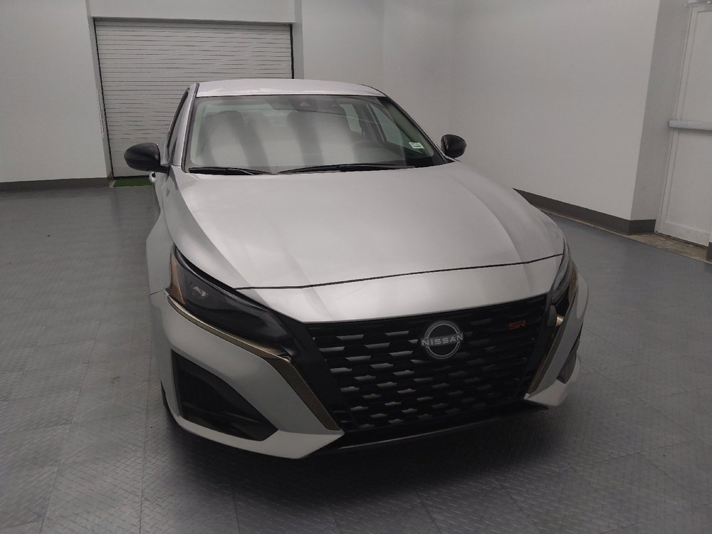 Used 2025 Nissan Altima 2.5 SR FWD image 14