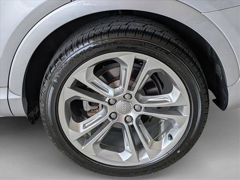 Used 2018 Audi Q3 2.0T Premium Plus w/ Premium Plus Package FWD image 23