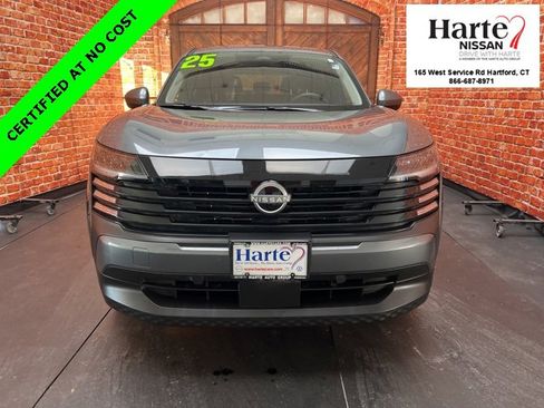 Used 2025 Nissan Kicks SV image 2