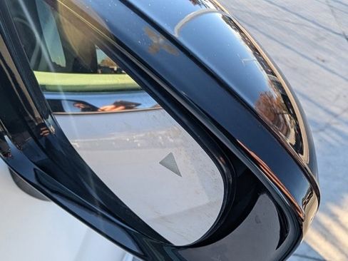 Used 2024 Chrysler Pacifica Touring-L image 25