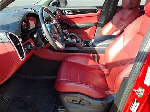 Used 2023 Porsche Cayenne Platinum Edition image 14