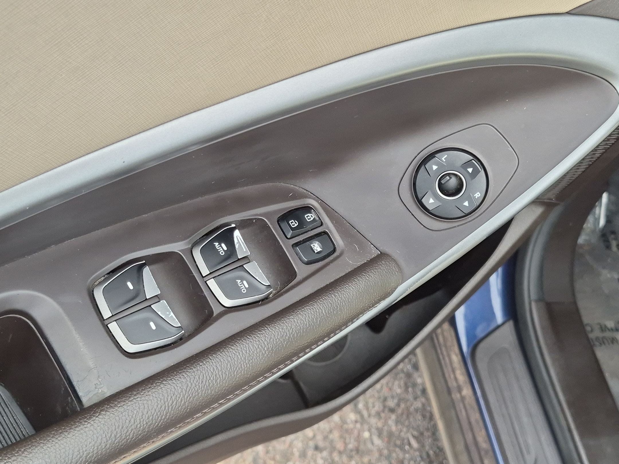 Used 2018 Hyundai Santa Fe SE FWD image 12