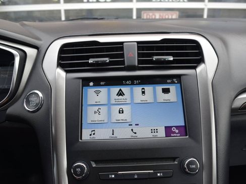 Used 2017 Ford Fusion SE w/ Fusion SE Technology Package FWD image 24