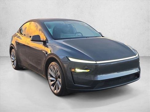 Used 2026 Tesla Model Y Long Range AWD/4WD image 3