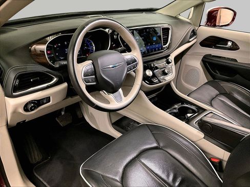 Used 2021 Chrysler Pacifica Limited FWD image 12