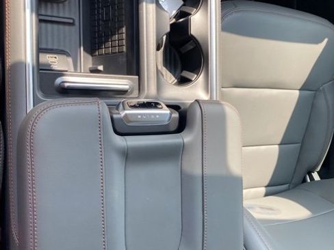 New 2025 Ford Expedition Active image 37