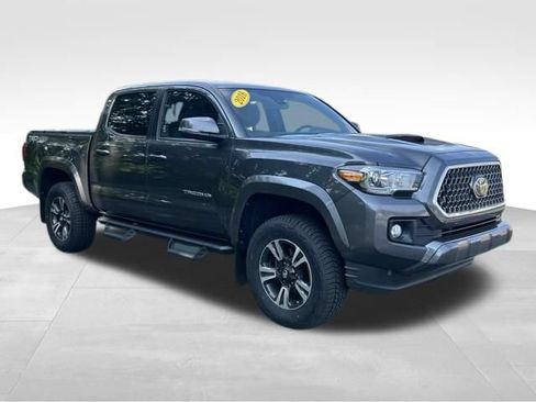 Used 2018 Toyota Tacoma TRD Sport AWD/4WD image 8
