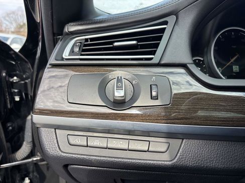 Used 2015 BMW 750Li xDrive image 16