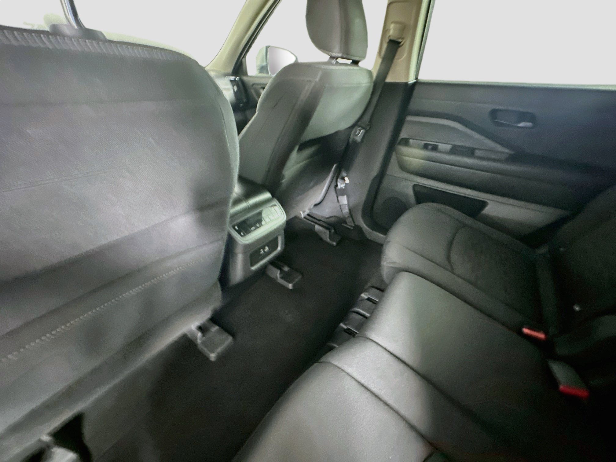 Used 2025 Nissan Pathfinder SV FWD image 34
