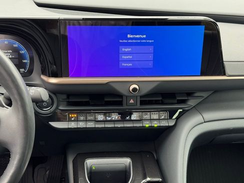 Used 2025 Toyota Crown Signia Limited image 19