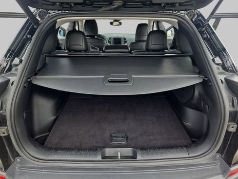 Used 2020 Jeep Cherokee Trailhawk image 15