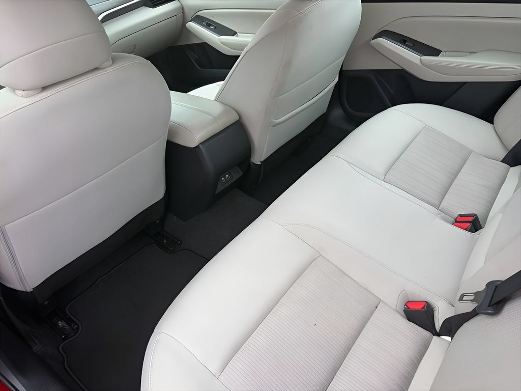 Used 2025 Nissan Altima 2.5 SV FWD image 21