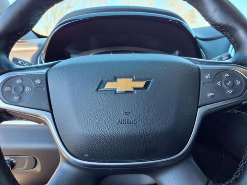 Used 2023 Chevrolet Traverse LT FWD image 16