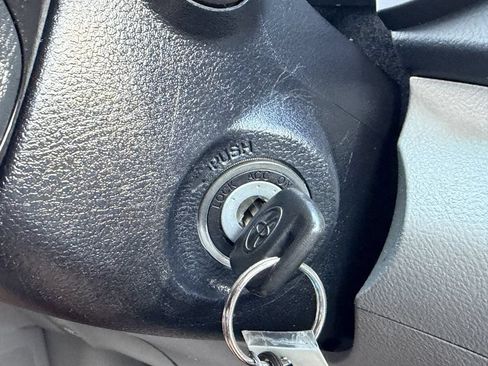 Used 2013 Toyota Highlander FWD image 26