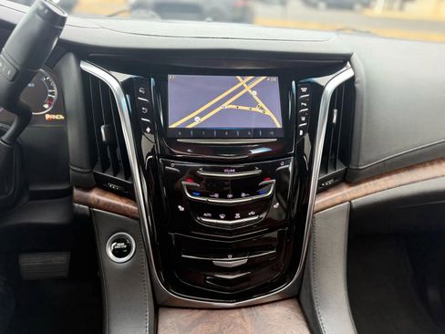 Used 2015 Cadillac Escalade ESV Luxury image 27