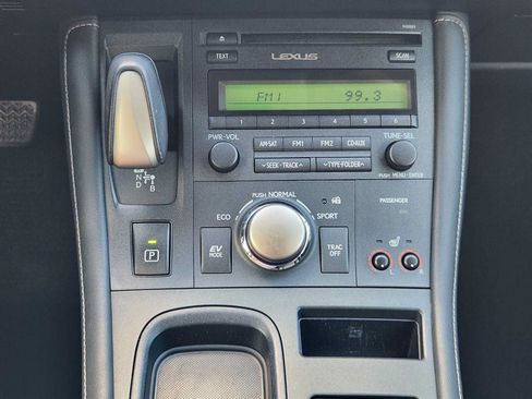 Used 2014 Lexus CT 200h w/ Seat Comfort Package FWD image 17