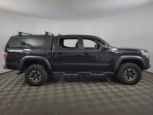 Used 2022 Toyota Tacoma TRD Off-Road image 10
