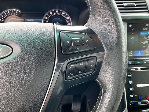 Used 2017 Ford Explorer Platinum image 12