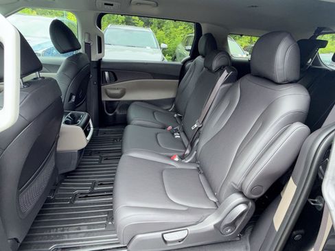 New 2026 Kia Carnival EX FWD image 29