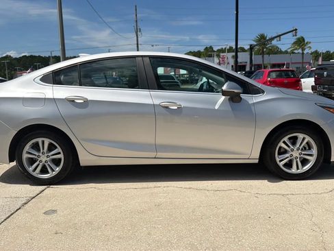 Used 2017 Chevrolet Cruze LT FWD image 6