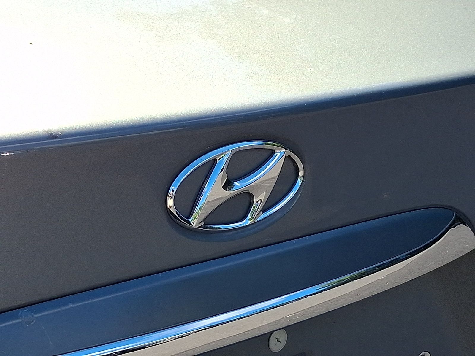 Used 2010 Hyundai Elantra GLS FWD image 23