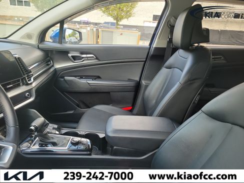 Certified 2024 Kia Sportage EX FWD image 9