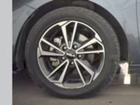 Used 2023 Kia Forte LXS image 9