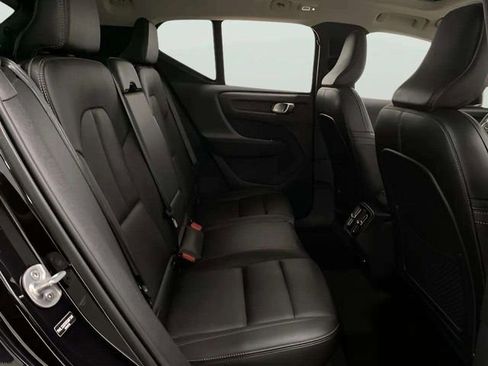 Used 2025 Volvo XC40 B5 Plus image 20
