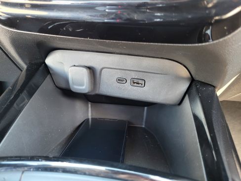 Used 2025 Chevrolet Trax LT w/ LT Convenience Package FWD image 20
