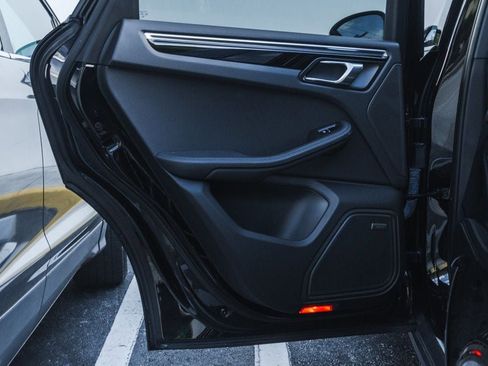 Used 2020 Porsche Macan image 34