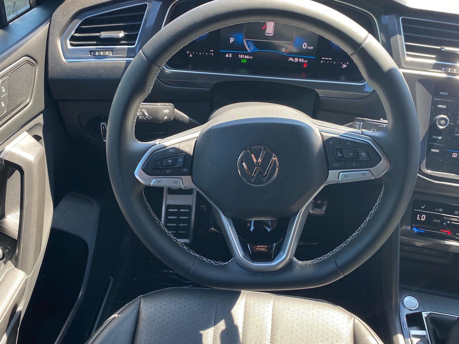 Used 2023 Volkswagen Tiguan SE R-Line FWD image 6