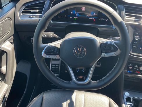 Used 2023 Volkswagen Tiguan SE R-Line FWD image 6