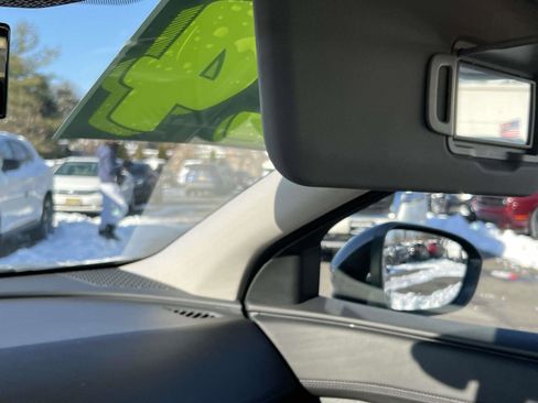 Used 2024 Nissan Ariya AWD image 9