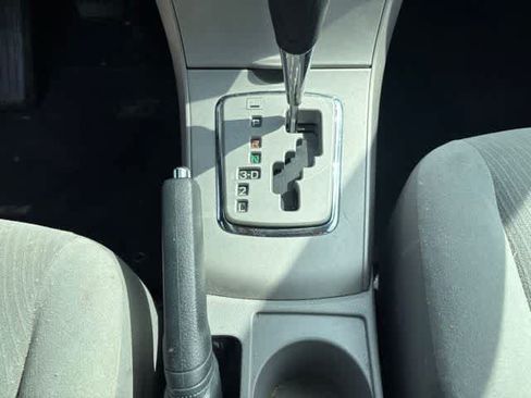 Used 2013 Toyota Corolla LE FWD image 18