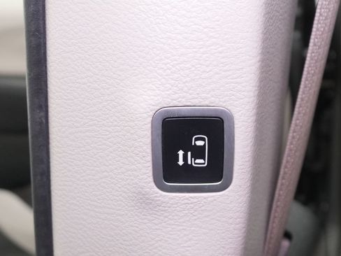 Used 2018 Chrysler Pacifica Touring-L FWD image 20