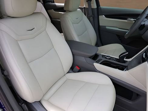 Certified 2025 Cadillac XT6 Premium Luxury w/ Technology Package FWD image 33