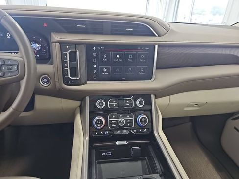 Used 2024 GMC Yukon Denali w/ Advanced Technology Package AWD/4WD image 17