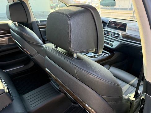 Used 2018 BMW 740e xDrive image 25