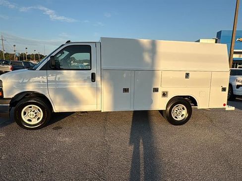New 2025 Chevrolet Express 3500 w/ Power Convenience Package image 4