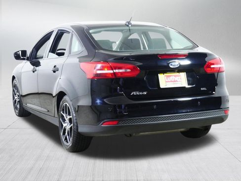 Used 2017 Ford Focus SEL w/ Cold Weather Package FWD image 5