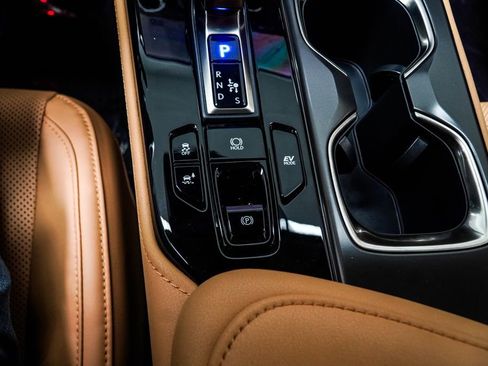 Used 2025 Lexus NX 350h AWD w/ Accessory Package (Z2) image 21