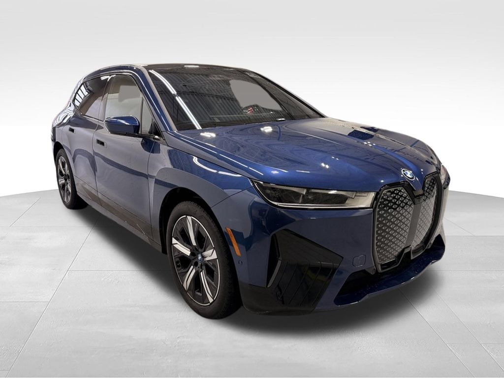Used 2024 BMW iX xDrive50 w/ Sport Package AWD/4WD image 7