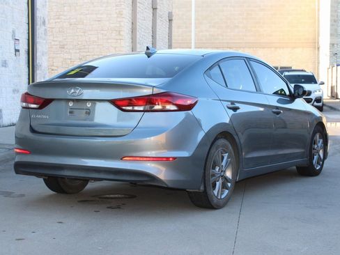 Used 2017 Hyundai Elantra SE image 3