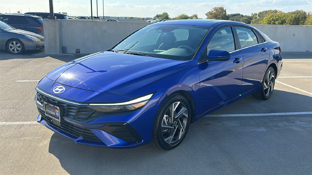 Used 2025 Hyundai Elantra SEL FWD image 9