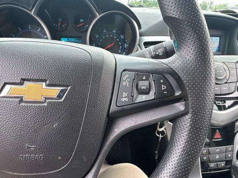Used 2013 Chevrolet Cruze LS FWD image 16