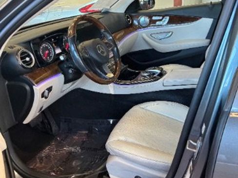 Used 2017 Mercedes-Benz E 400 4MATIC Wagon image 18